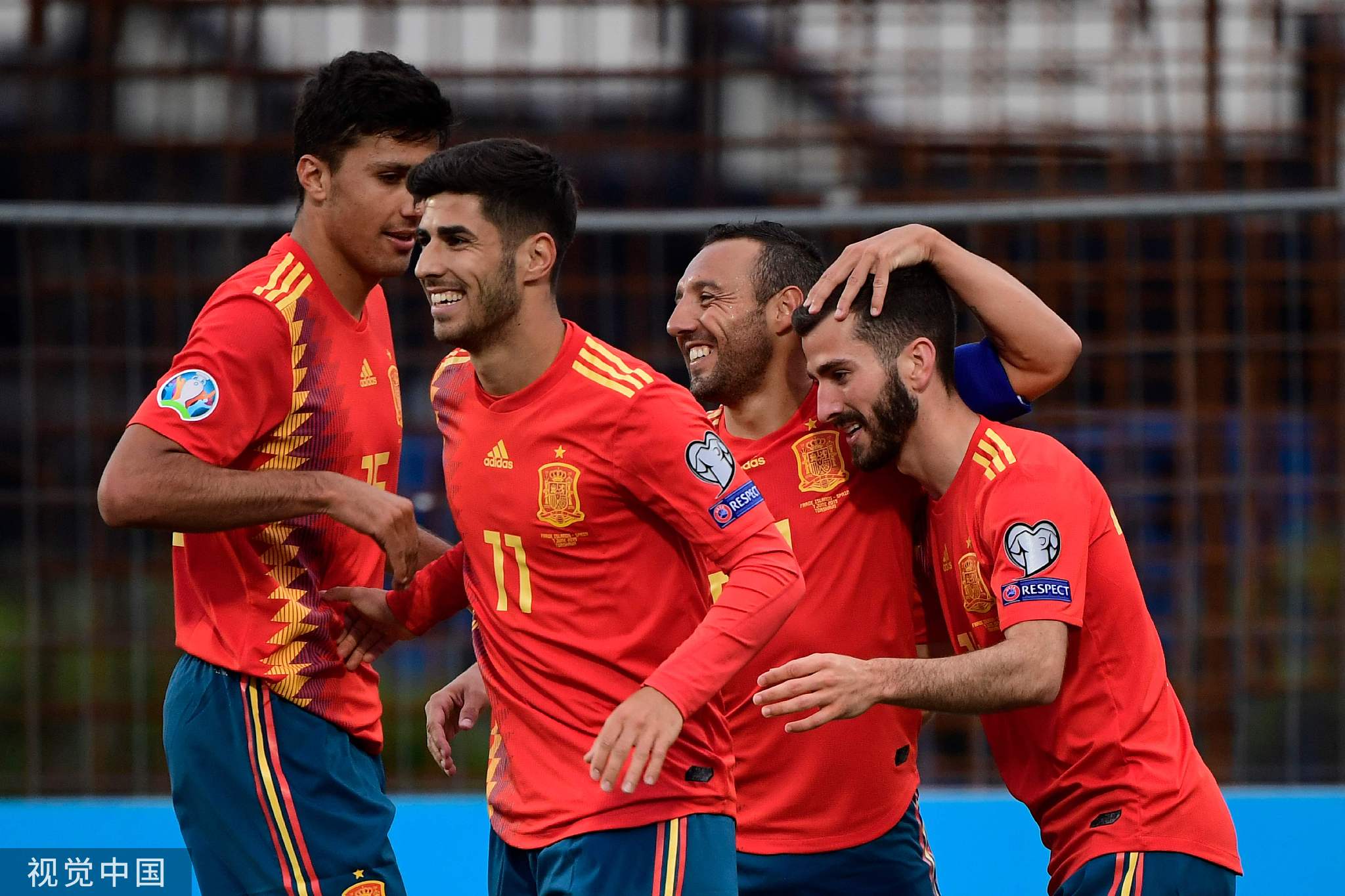 欧预赛赛场秩序井然，球队精神面貌焕然一新的简单介绍